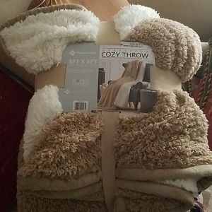 Oversized 5' x 6' Cozy Throw